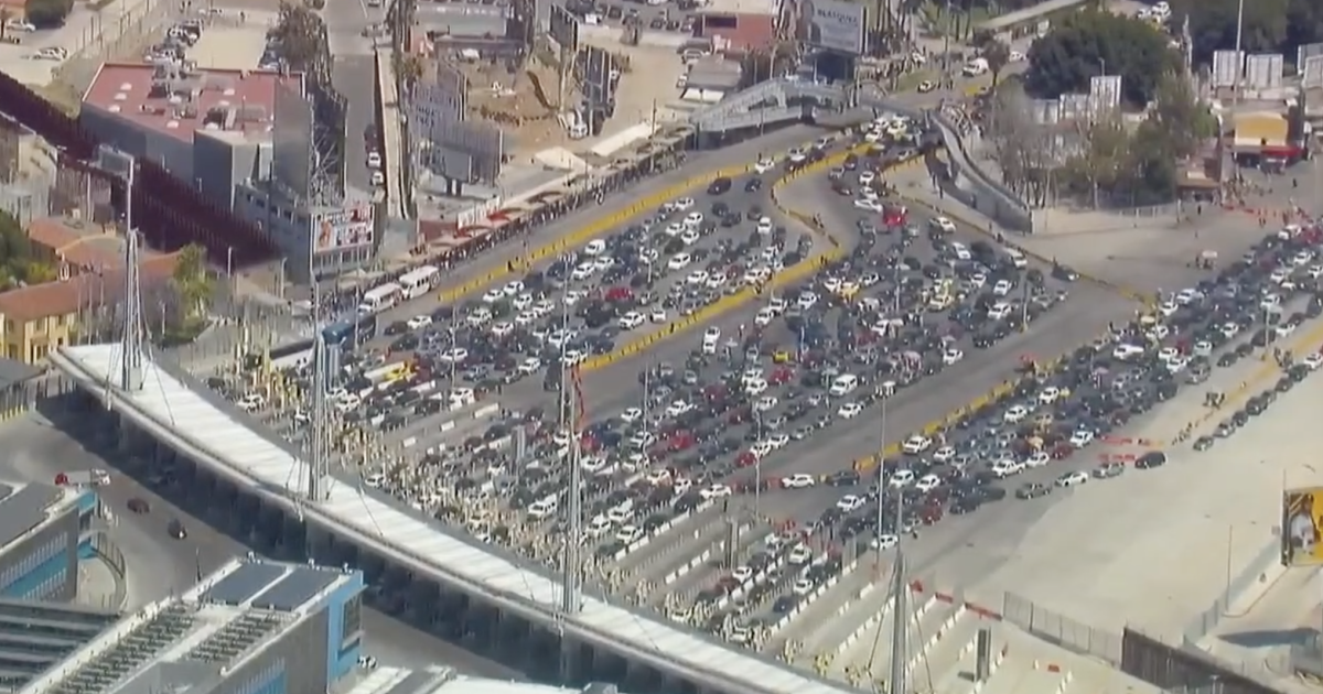Long wait times at San Ysidro border on Memorial Day